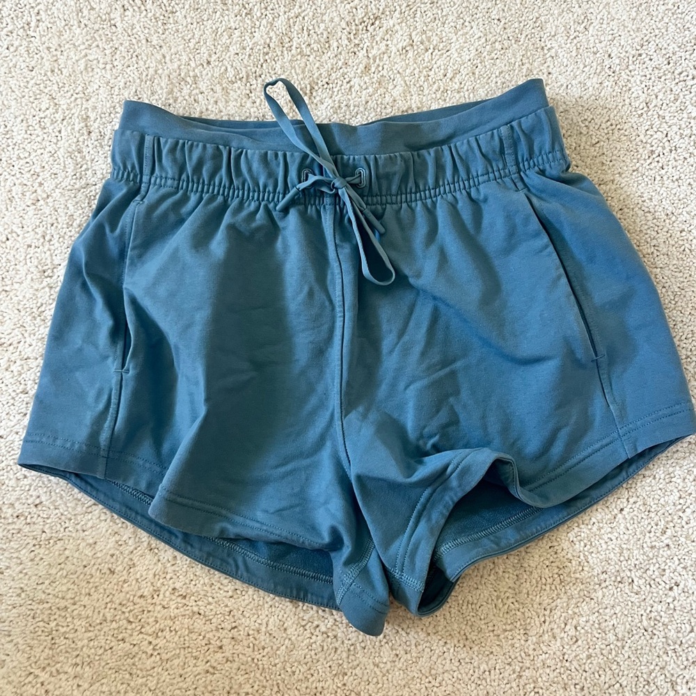Lululemon Utility Blue Inner Glow High Rise Short 3” - Size 6